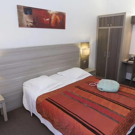 Ibis Styles Marseille Plan De Campagne Hotel 3*